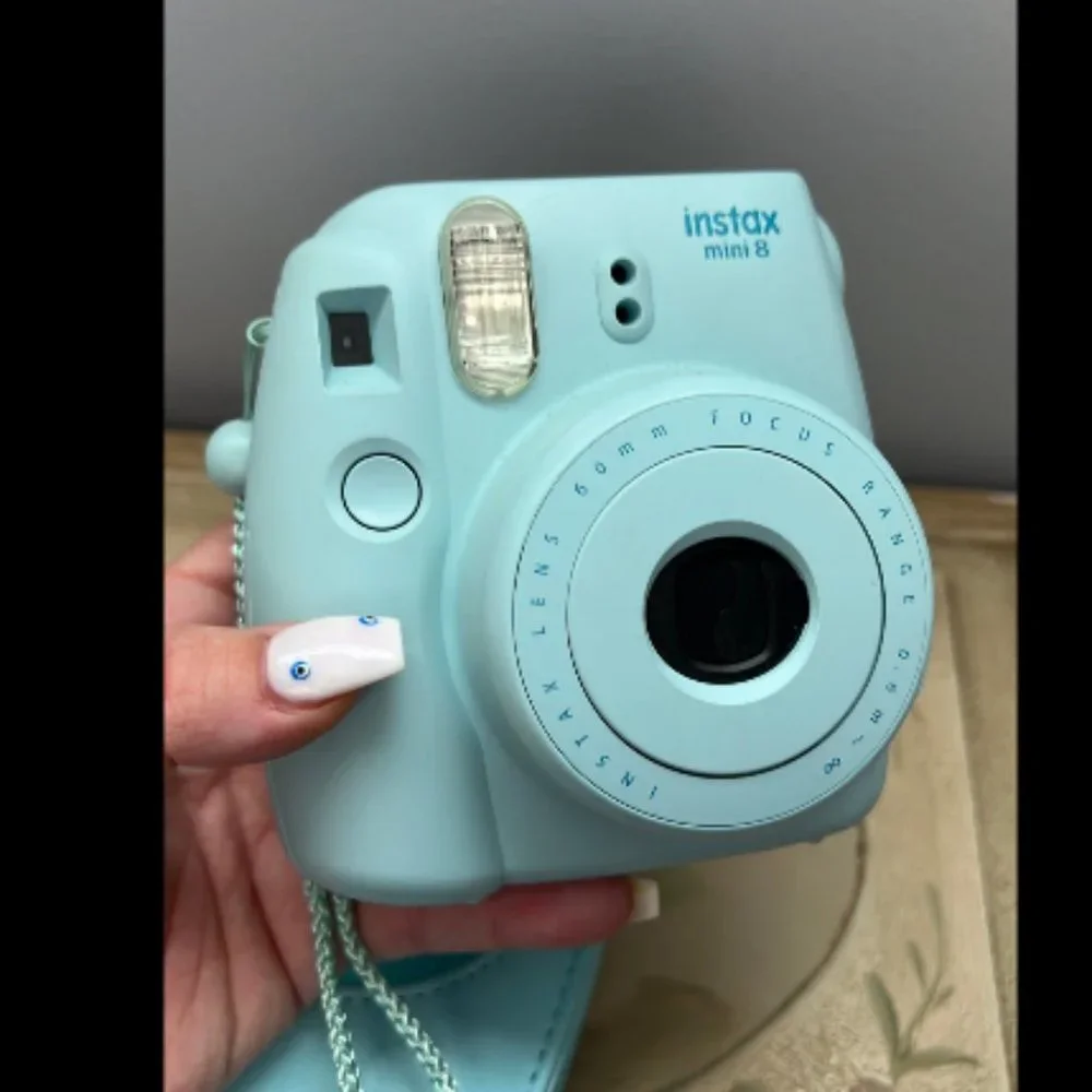 fuji instax mini 8 polaroid camera